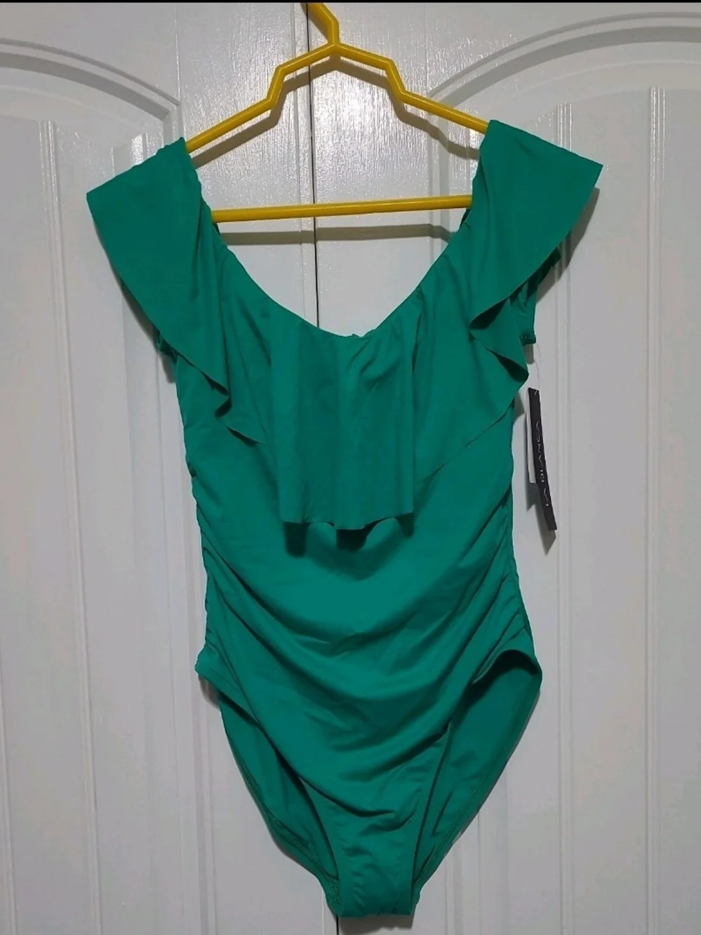 NWT La Blanca Off-the-shoulder Ruffle One-Piece Swimsuit Green Size 12 LB7BS10